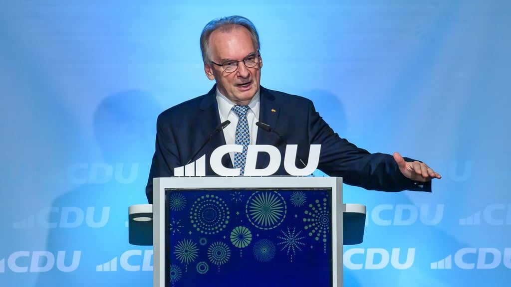 Nötig sei ein klares Signal für Politik aus der Mitte, sagte Reiner Haseloff (CDU) beim Neujahrsempfang der CDU in Magdeburg.