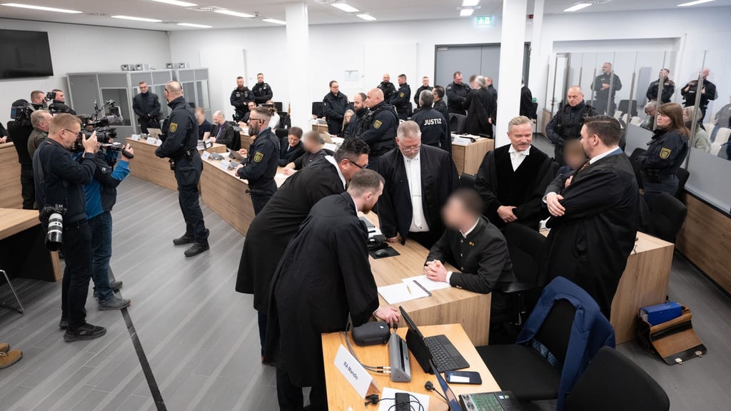 Das Oberlandesgericht Dresden verhandelt gegen acht Männer, die Mitglieder der militanten Neonazi-Gruppe „Sächsische Separatisten“ gewesen sein sollen. (Archivbild)