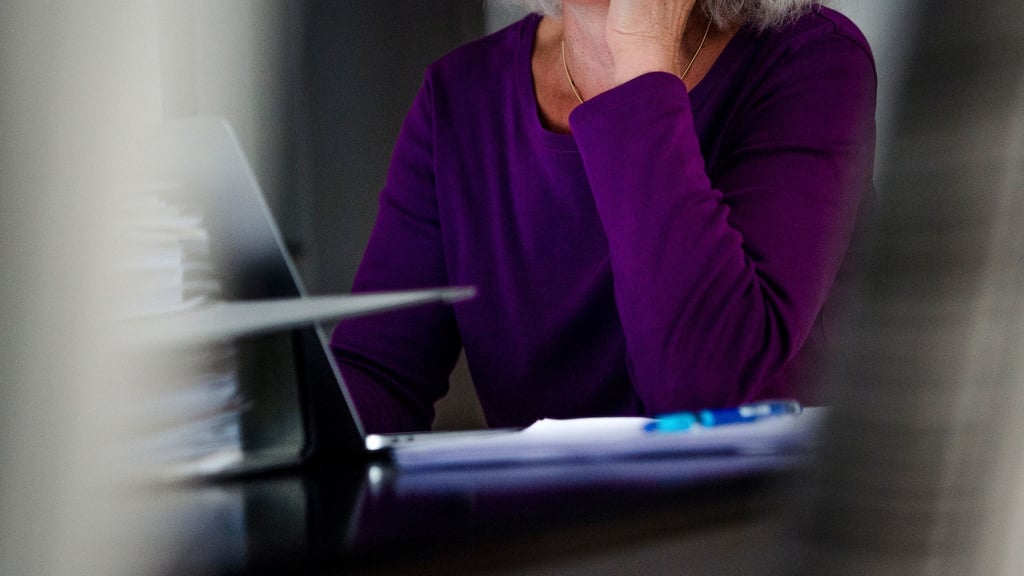 Die Rentenzahlungen erfolgen zunächst ohne Steuerabzug: Liegt das zu versteuernde Einkommen jedoch über dem Grundfreibetrag, muss eine Steuererklärung abgeben werden.