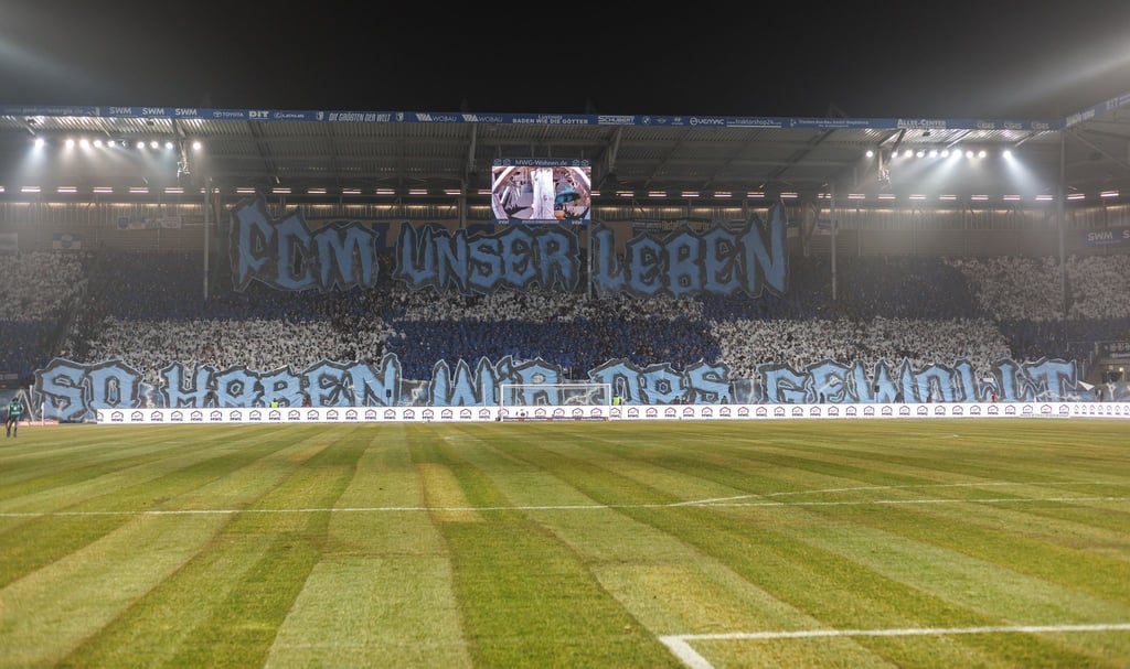 Bei dem Fußballspiel zwischen dem 1. FC Magdeburg und Dynamo Dresden wurden 64 Polizisten verletzt.