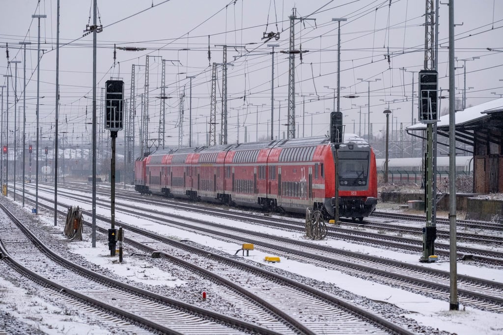 Schnee und Eis haben der Bahn zu schaffen gemacht.
