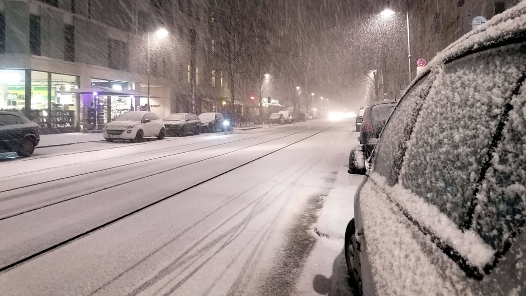 Autofahrer in Sachsen-Anhalt müssen sich diese Woche auf glatte Straßen einstellen.