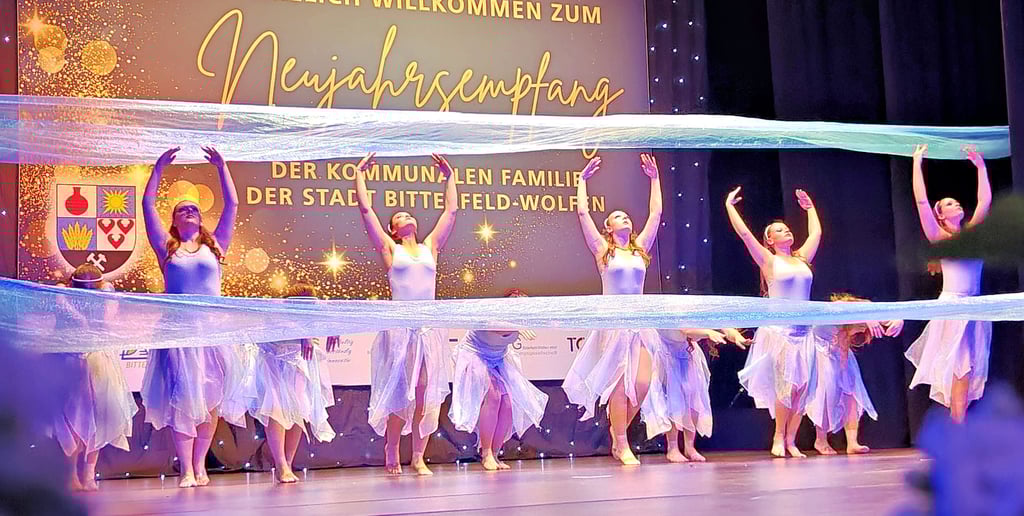 Das Wolfener Ballett-Ensemble überzeugt mit mehreren Tänzen, darunter dem berührenden „Tränen“.