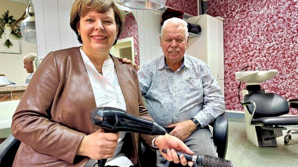 Andrea  und Vater Reinhard Wahle  haben  den Friseurberuf von der  Pike auf gelernt  und nach der  Lehre ihre  Meisterausbildung gemacht.     