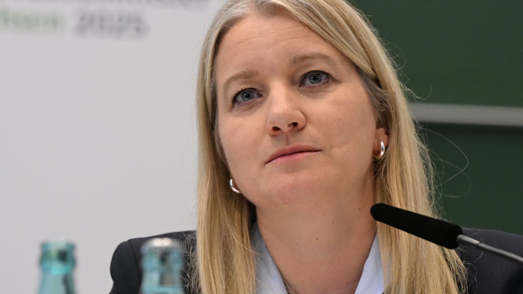 Die niedersächsische Justizministerin Kathrin Wahlmann (SPD) und ihr nordrhein-westfälischer Amtskollege Benjamin Limbach (Grüne) stellen das Vorhaben am Montag in Hannover vor. (Archivbild)
