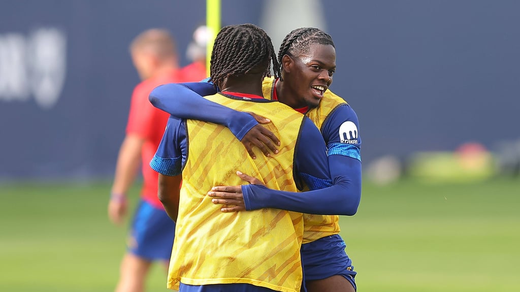 Castello Lukeba (rechts) und Johan Bakayoko im Training (Archivbild).