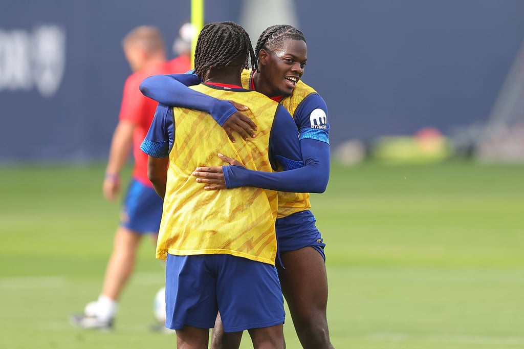 Castello Lukeba (rechts) und Johan Bakayoko im Training (Archivbild).