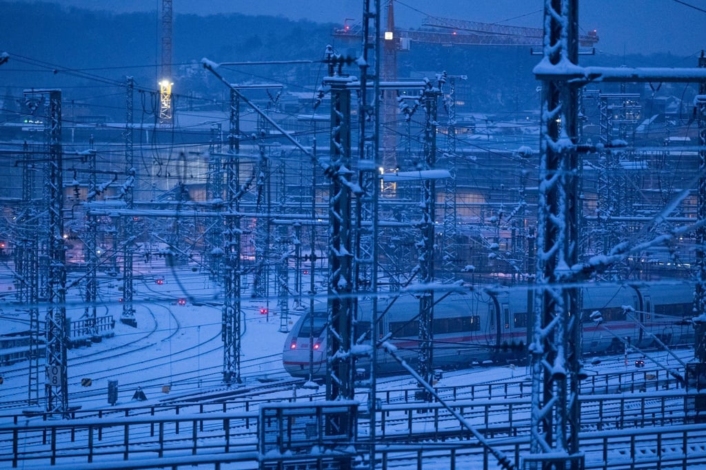 Weichen werden von Schnee zugeweht und frieren ein.