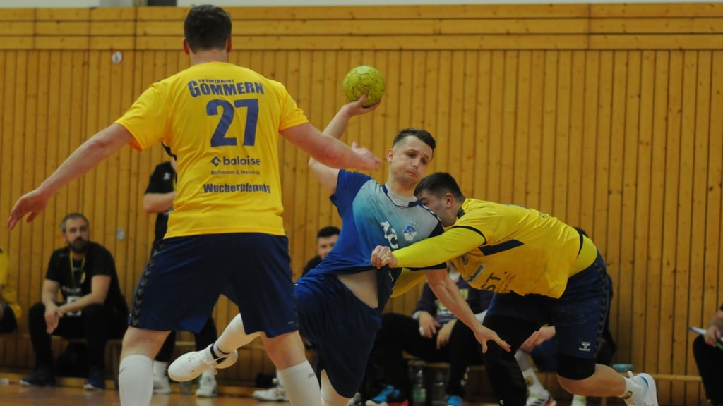 Nach der Pleite in Gommern fanden Paul Steffen (Mitte) und die TSG Calbe zurück in die Erfolgsspur.