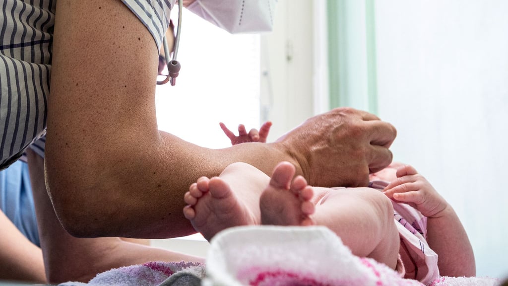 RSV-Infektionen sind die häufigste Ursache für Krankenhausaufenthalte bei Säuglingen: Die RSV-Prophylaxe bietet Schutz vor schweren Krankheitsverläufen.