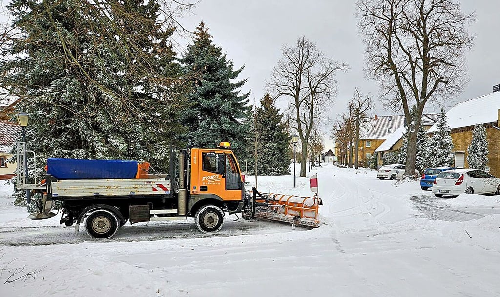 Für den Winterdienst in Zscherndorf sorgt die Firma Toko. 