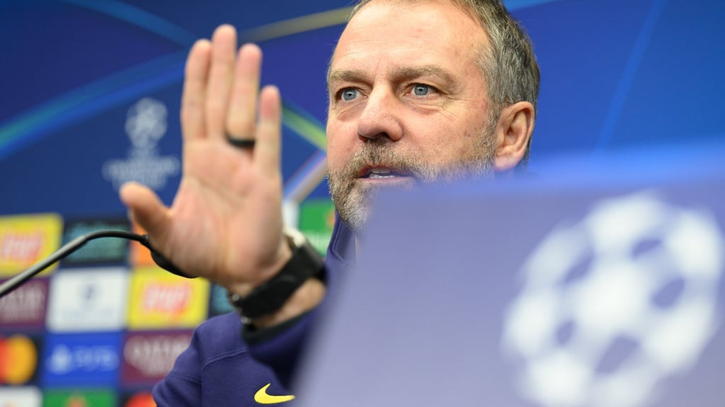 Barcelona mit Trainer Flick muss noch um den direkten Einzug ins Achtelfinale kämpfen. (Archivbild)