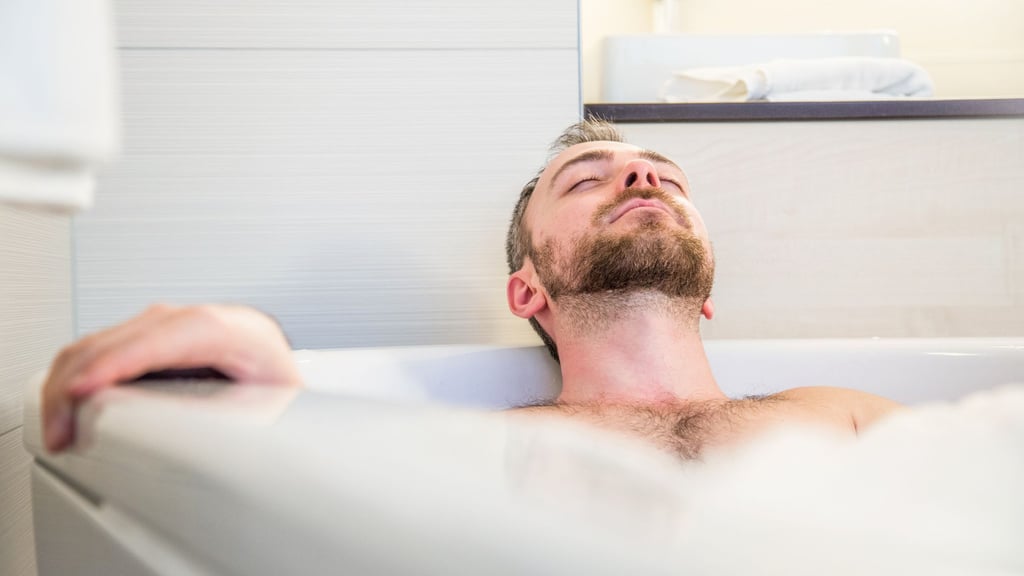 Schaum, aber richtig: So mancher Badezusatz lässt die Haut schneller austrocknen.