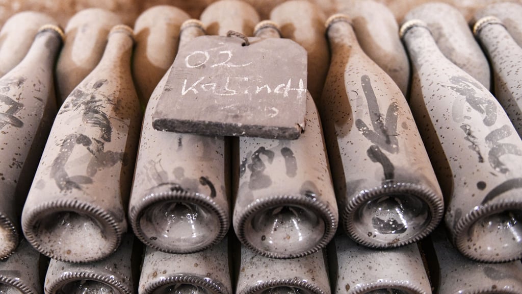 Ein älterer Jahrgang: Diese Rotkäppchen-Flaschen wurden 2002 abgefüllt.