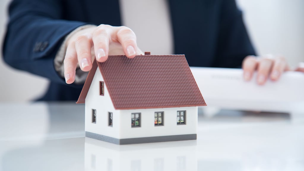 Raten nicht bedient? Wenn Eigentümer sich ihre Immobilienfinanzierung nicht mehr leisten können, kann es dazu kommen, dass die finanzierende Bank das Haus oder die Wohnung zwangsversteigern lässt.