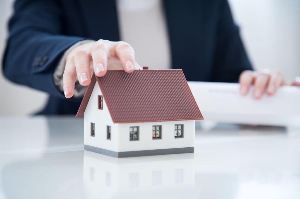 Raten nicht bedient? Wenn Eigentümer sich ihre Immobilienfinanzierung nicht mehr leisten können, kann es dazu kommen, dass die finanzierende Bank das Haus oder die Wohnung zwangsversteigern lässt.