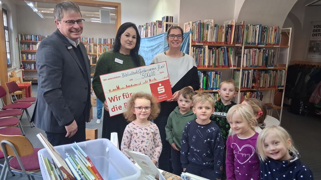 500 Euro wurden an den Förderverein übergebn.