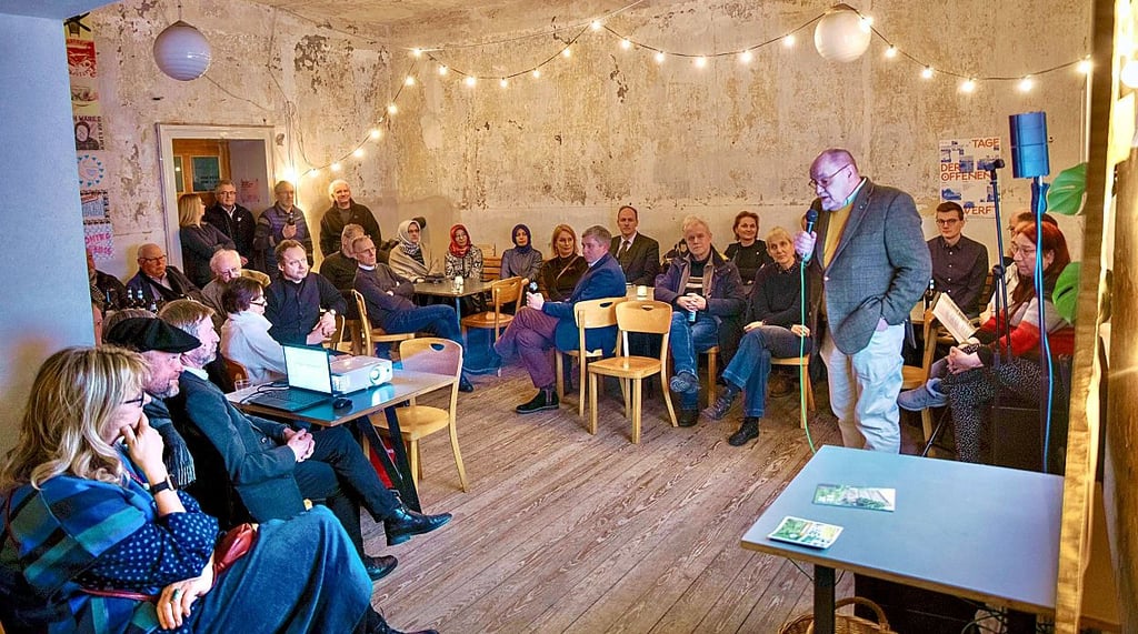Fraktionschef Hendrik Weber sprach im Vor Ort Haus.