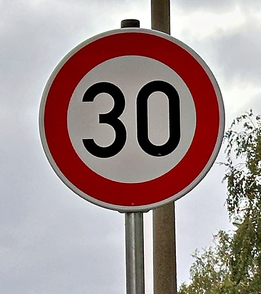 Mit Blick auf den Schülerverkehr: Tempo 30 für mehr Sicherheit - In Schlaitz soll Höchstgeschwindigkeit dauerhaft runter