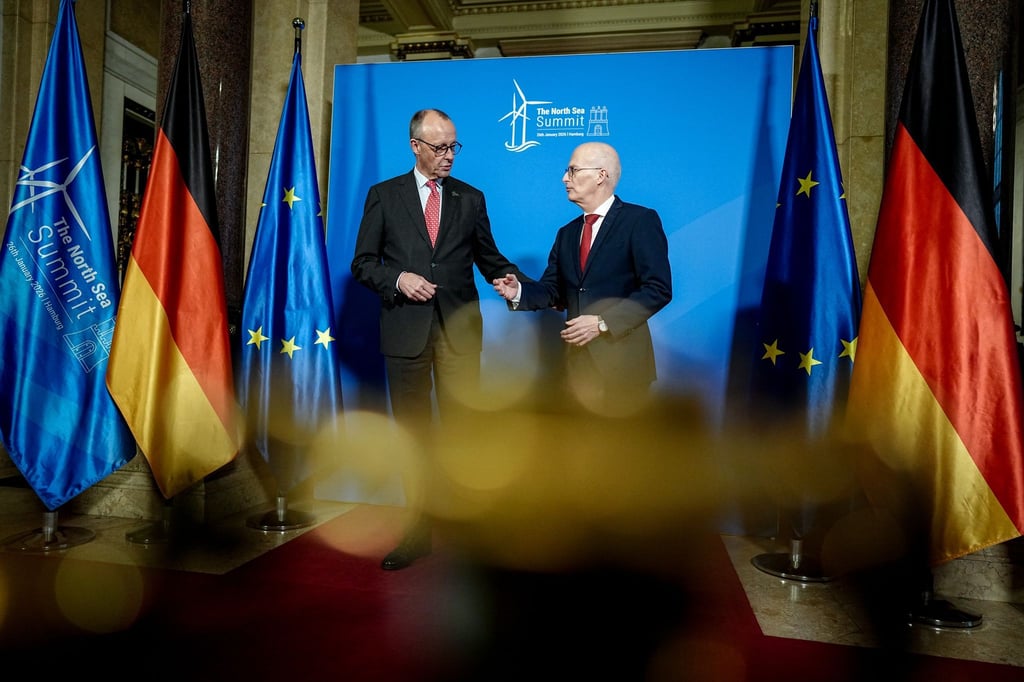 Hamburg kann nach Ansicht von Bürgermeister Tschentscher (r, mit Bundeskanzler Merz) als Veranstaltungsort des Nordsee-Gipfels von den dort gefassten Beschlüssen profitieren.