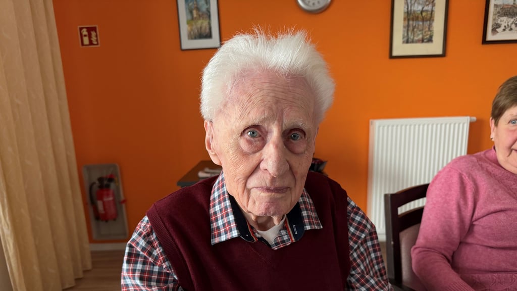 Paul Lösche aus Magdeburg ist 100 Jahre alt geworden. Dafür gab es auch Besuch aus dem Rathaus.&nbsp;&nbsp;