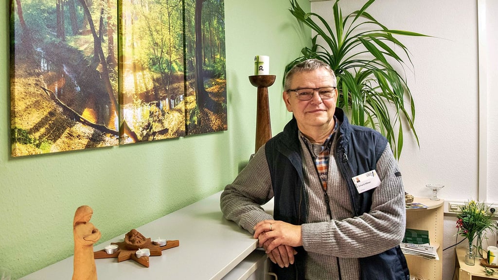 Erhard Hilmer, Klinikseelsorger am Städtischen Klinikum Dessau, sucht Menschen, die sich fürs Ehrenamt  in seinem Team begeistern können. 