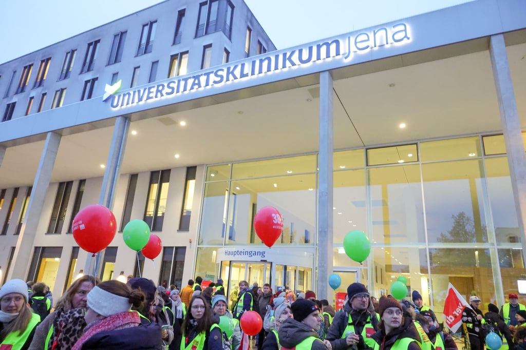 Auftakt zum Warnstreik am Universitätsklinikum Jena.