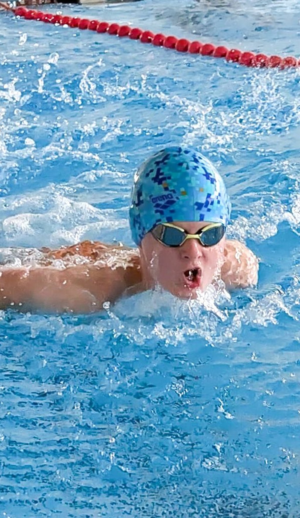 Der junge Schwimmer Hendrik Klappstein vom Schwimmverein Merseburg hat im letzten Jahr eindrucksvoll seine Vielseitigkeit in den verschiedenen Schwimmdisziplinen unter Beweis gestellt.