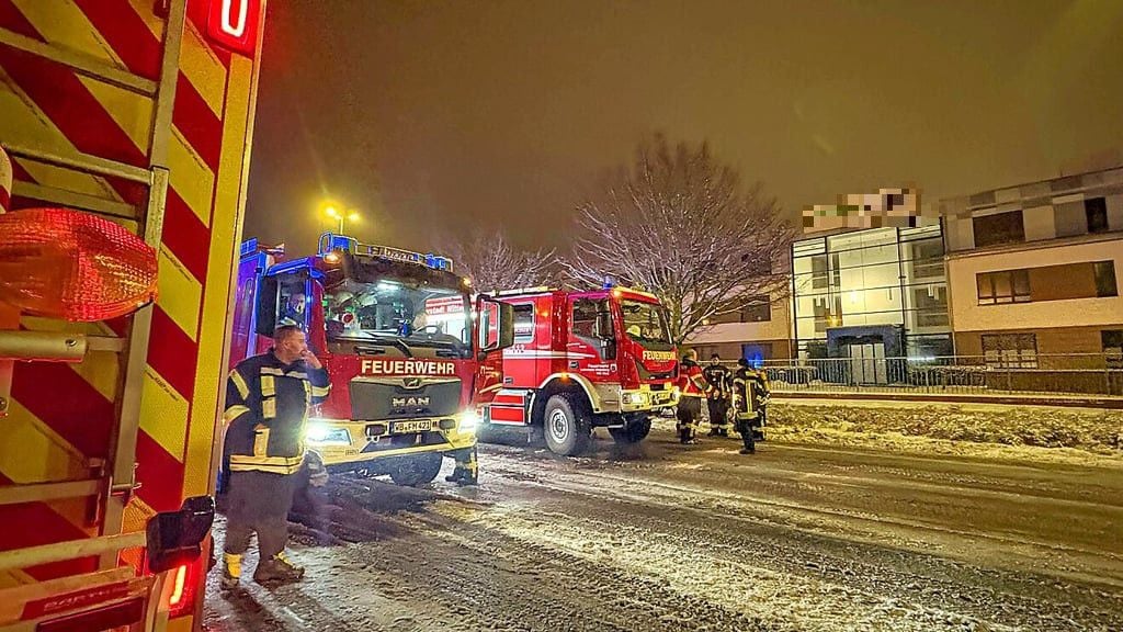 Feuerwehren aus dem Landkreis Wittenberg sind in der Nacht auf Dienstag zu einem Gefahrstoffunfall in Apollensdorf ausgerückt.