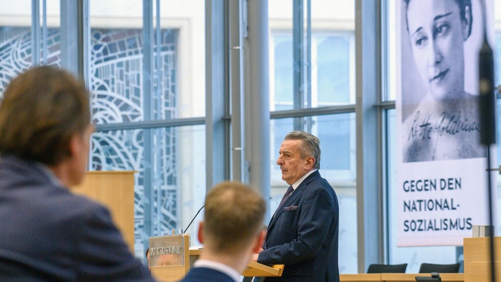 „Wir gedenken der Millionen Menschen, die verfolgt, entrechtet und ermordet wurden“, sagte Landtagspräsident Gunnar Schellenberger (CDU).