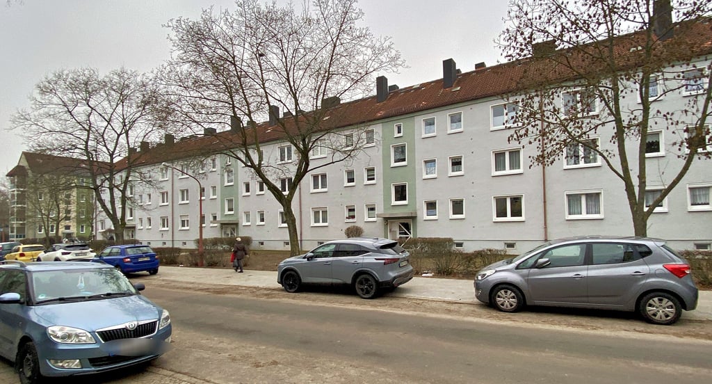 In der Bertolt-Brecht-Straße sind die ersten Gebäude an das Fernwärmenetz angeschlossen. Weitere sollen folgen. 