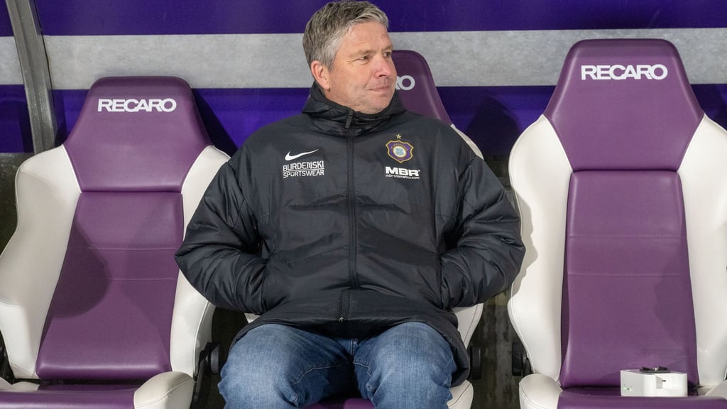 Michael Tarnat, Sport-Geschäftsführer von Erzgebirge Aue, hat Verstärkung für die Offensive geholt. (Archivbild)