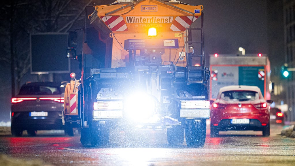 Die niedersächsischen Winterdienste hatten in dieser Saison bisher gut zu tun. Dadurch wird stellenweise das Streusalz knapp.