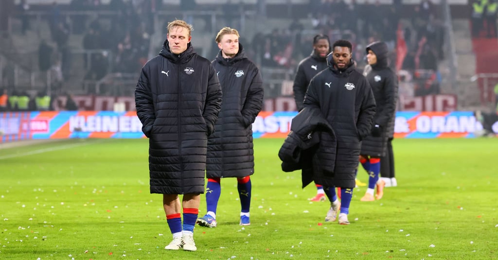 Enttäuschter Abgang der Leipziger nach dem Remis auf St. Pauli.