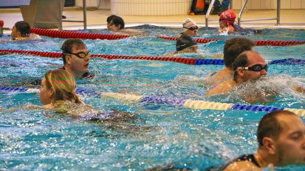 Erstmals haben sich beim Special-Olympics-Wettbewerb auch Sportler mit geistiger Behinderung beim Ascherslebener Indoor-Triathlon gemessen.