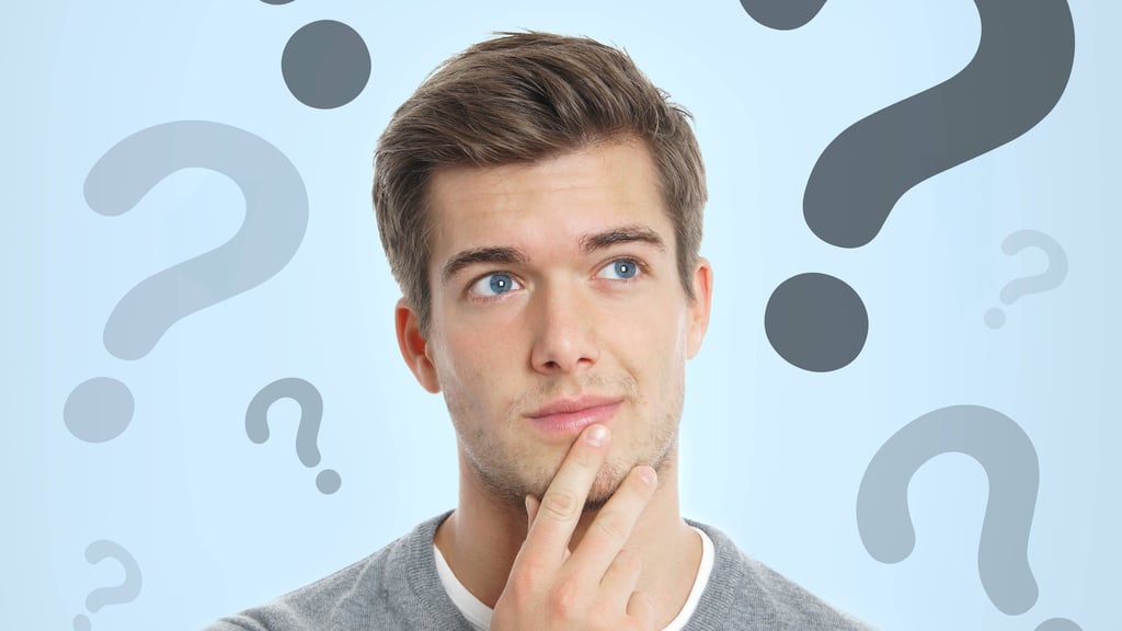 Nachdenklicher junger Mann mit Fragezeichen über dem Kopf pensive young man with question marks above his head Copyright