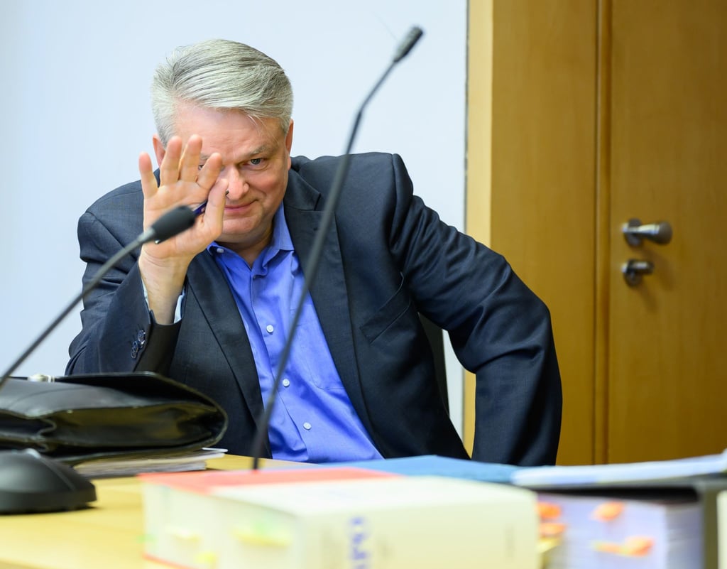 Der AfD-Abgeordnete und Angeklagte Wilko Möller wollte sich im Prozess um ein umstrittenes Wahlplakat seinem Anwalt zufolge nicht äußern.