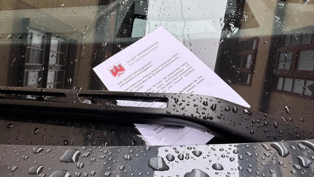 Parkscheibe vergessen, die Zeit auf dem Parkschein überschritten, unerlaubt einen Anwohnerparkplatz genutzt: In Wernigerode wurden 2025 mehr als 16.720 Knöllchen verteilt.