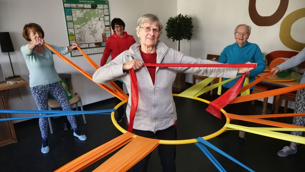 Mit 90 noch fit wie ein Turnschuh. Das kann man über Margit Rehnelt-Krebs ohne zu übertreiben sagen. Ihr tut der Sport in der Seniorensportgruppe im Treffpunkt Süd gut.