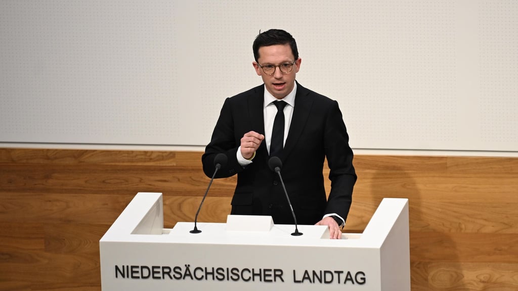 Wissenschaftsminister Mohrs betont, Hochschulen müssten Orte sein, an denen alle Studierenden, insbesondere jüdische, ohne Angst lernen können.