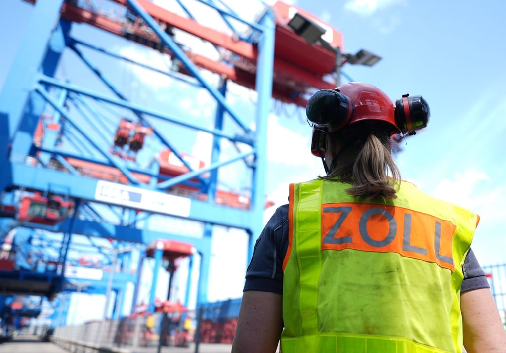 Zollkontrolle: Schwarzarbeit und Einnahmen aus illegalen Kanälen nehmen zu. (Archivbild)