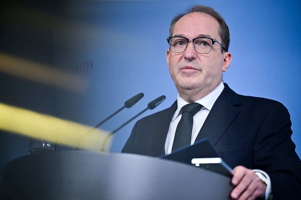 Bundesinnenminister Alexander Dobrindt (CSU) will die Bekämpfung des Linksextremismus stärken, auch personell.