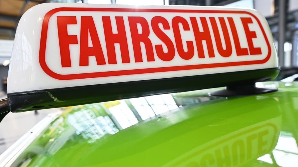 Sachsen will über den Bundesrat die Fahrschulausbildung modernisieren (Symbolbild).