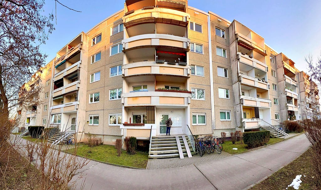 Dieser Wohnblick erhält dieses Jahr unter anderem neue Balkone.