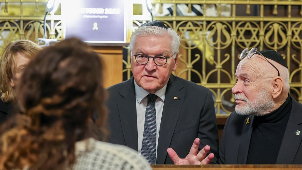 Der Holocaust-Gedenktag am 27. Januar erinnert an die Ermordung von sechs Millionen Jüdinnen und Juden während des Nationalsozialismus. (Archivbild)