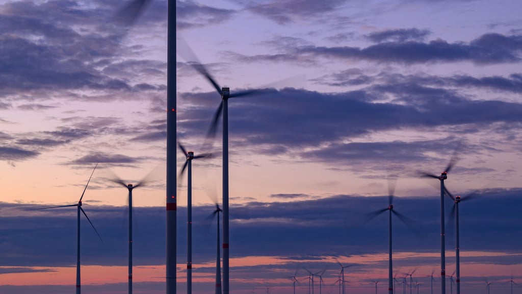 Werden Genehmigungen für neue Windräder außerhalb festgelegter Planungsflächen in Brandenburg gestoppt? (Symbolbild)