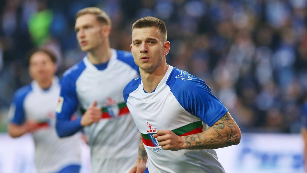 Mateusz Zukowski (r.) und Maximilian Breunig (Hintergrund) kamen im Sommer 2025 beide am letzten Transfertrag zum 1. FC Magdeburg.