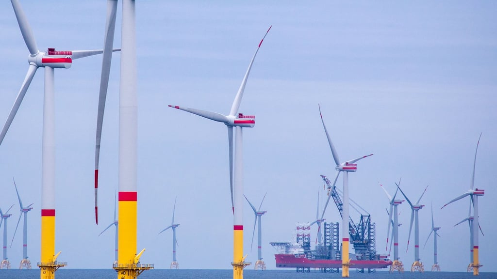 Die Bundesregierung hat das Ziel, dass in der Nord- und Ostsee viele neue Windräder installiert werden. (Archivbild)