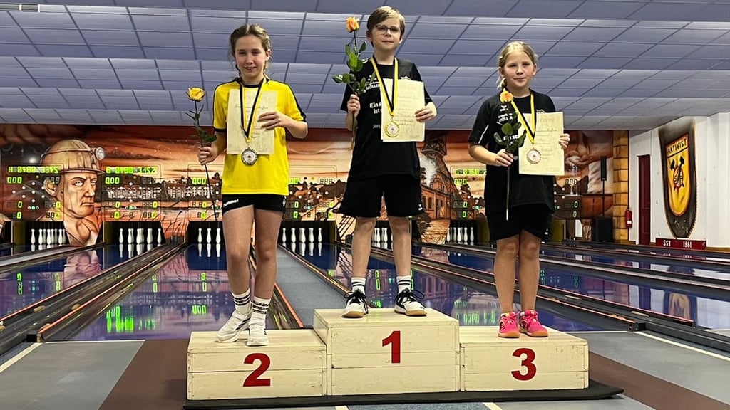 Auf dem Treppchen konnte sich die Staßfurterin Henrike Kunert (links) dann doch über ihren zweiten Platz freuen.