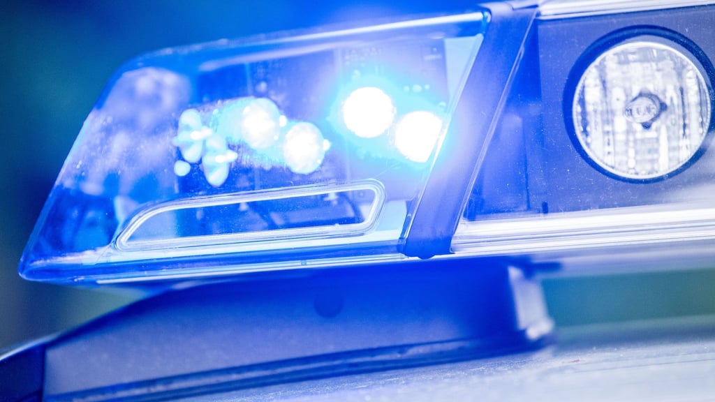 Blaulicht auf einem Polizeifahrzeug.